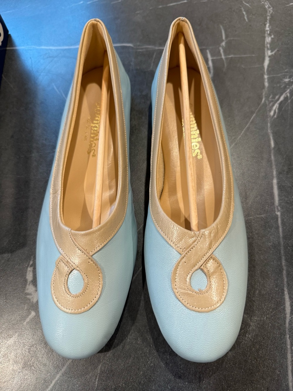 Vintage Oomphies Granada kidskin leather loafers/slippers size 9 Narrow Blue/tan